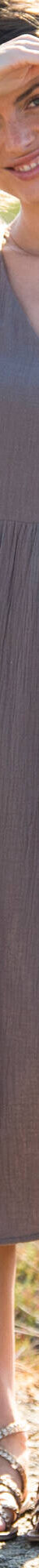 Robe longue unie col V, gaze de coton (taupe) Robe longue unie col V, gaze de coton (taupe)